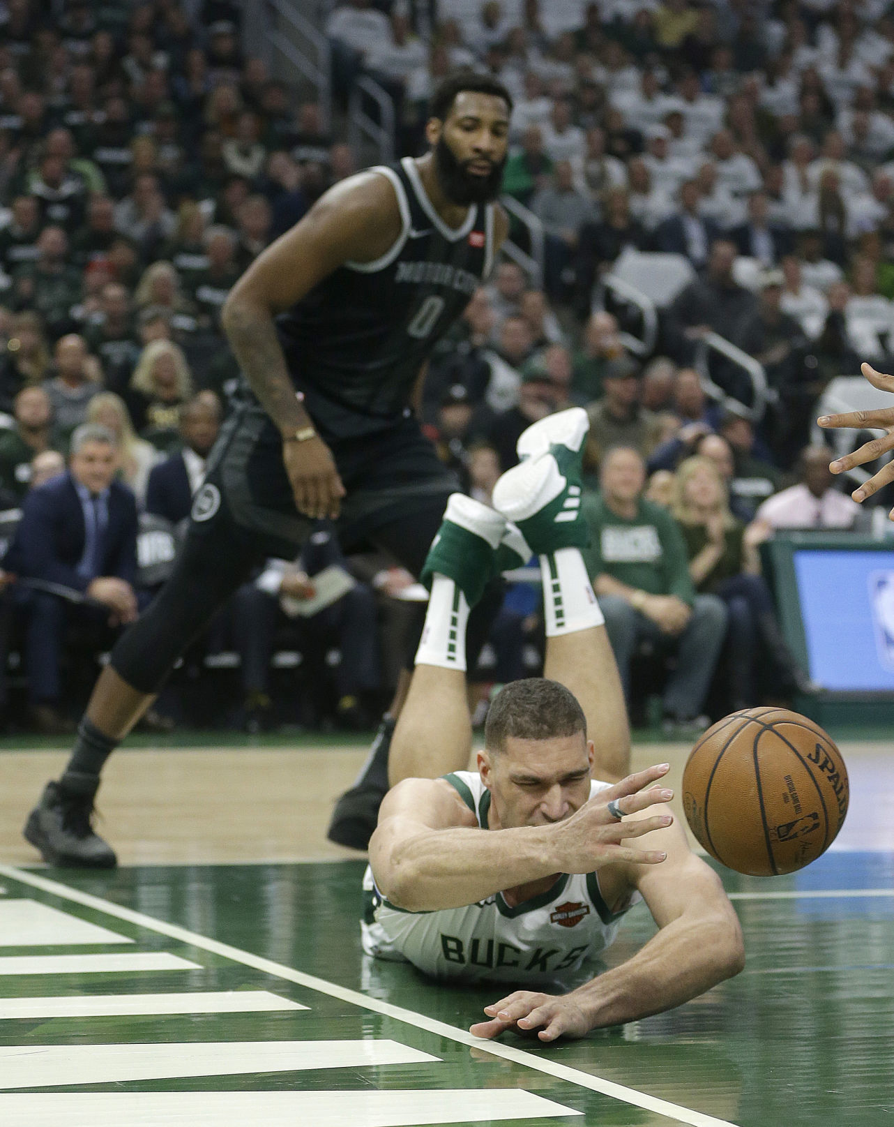 Bucks 121, Pistons 86